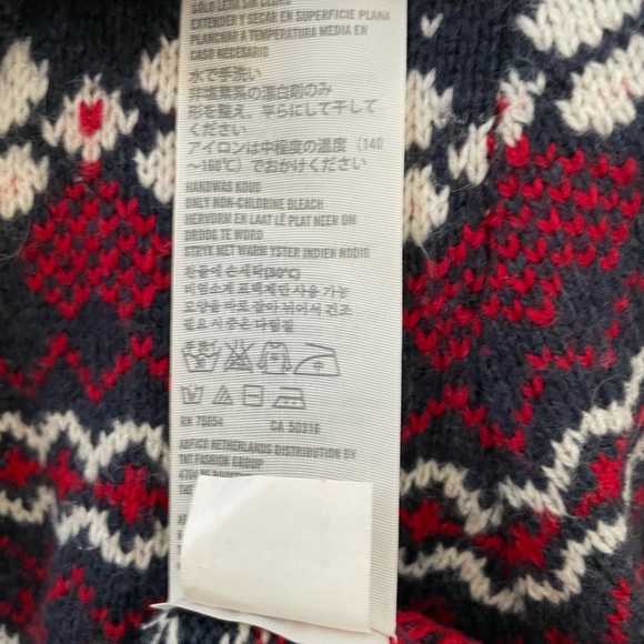 Vintage Hollister seasonal sweater. Large, girls. Excellent condition! - Picture 3 of 4